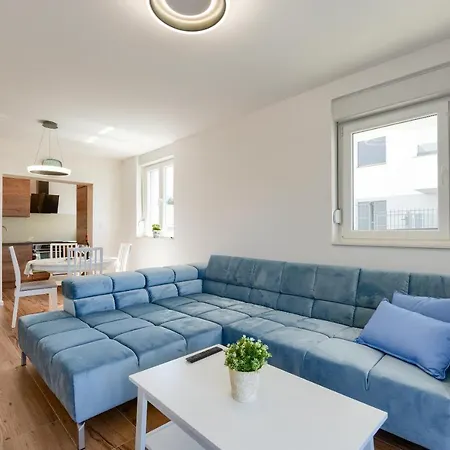 Moderan Kondominij + Terasa Apartment *