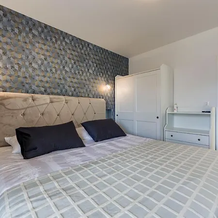 Moderan Kondominij + Terasa