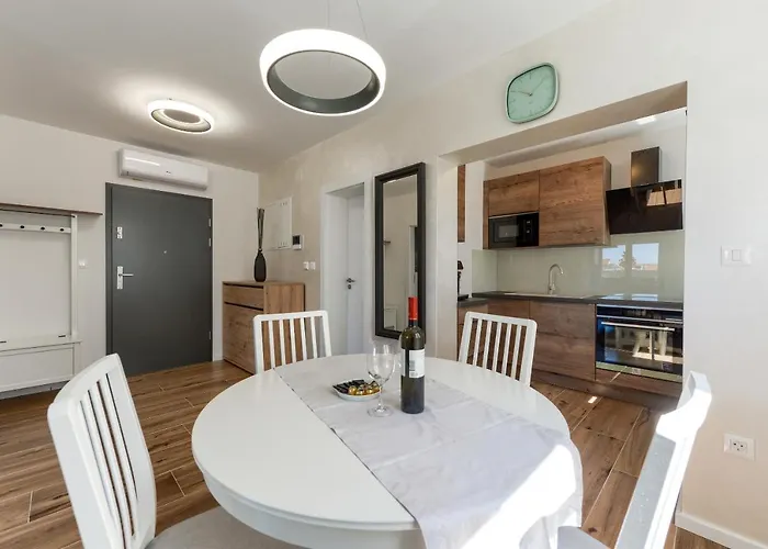 Moderan Kondominij + Terasa Apartman Zára